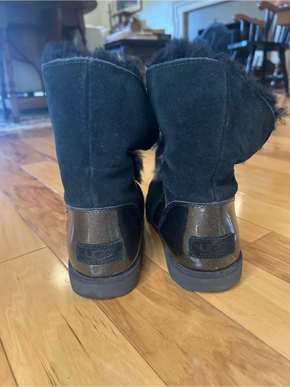 UGG Isley Youth Black Sheepskin Lined Patent Waterproof Youth Girls Pom PomBoots